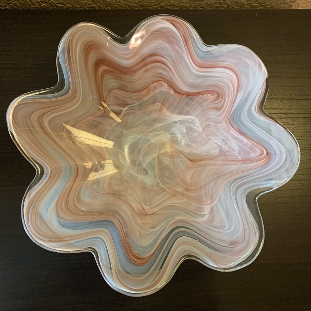 Beautiful San Miguel Vidrios Scalloped glass decorative bowl